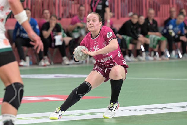 Katharina Goldammer (TusSies Metzingen, 15) am mit Ball TusSies Metzingen vs. FrischAuf Goeppingen , Handball, Alsco HBF, 2. Play-Off Ligaspieltag, Saison 2025 2026, 25.04.2026 TusSies Metzingen vs. FrischAuf Goeppingen , Handball, Alsco HBF, 2. Play-Off Ligaspieltag, Saison 2025 2026, 25.04.2026 Tuebingen Copyright: xEibner-Pressefoto TobiasxBaurx EP_TBR