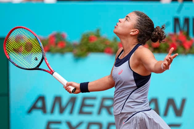 April 25, 2026, Madrid, Madrid, Spain: Jasmine Paolini of Italy reacts against Hailey Baptiste of USA during the Mutua Madrid Open 2026, ATP, Tennis Herren Masters 1000 and WTA, Tennis Damen 1000, at La Caja Magica on April 25, 2026 in Madrid, Spain. Mutua Madrid Open 2026 - Day 6 - ZUMAa181 20260425_zaa_a181_300 Copyright: xOscarxJ.xBarrosox