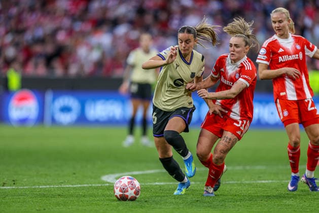 GER, München, Bayern München vs FC Barcelona, Barca Women s Champions League, Fussball, UEFA, Spielzeit 2025 2026, Allianz Arena, Halbfinale, Hinspiel im Bild v.l.: DFB DFL REGULATIONS PROHIBIT ANY USE OF PHOTOGRAPHS AS IMAGE SEQUENCES AND OR QUASI-VIDEO, 25.04.2026 Copyright: HMBxMedia HendrikxHamelau