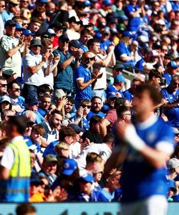 Fans applaud Ollie Tanner of Cardiff City. Cardiff City v Northampton Town, EFL Sky Bet League One, Football, Cardiff City Stadium, Cardiff, UK - 25 Apr 2026Cardiff Cardiff City Stadium United Kingdom EDITORIAL USE ONLY No use with unauthorised audio, video, data, fixture lists, club league logos or live services. Online in-match use limited to 120 images, no video emulation. No use in betting, games or single club league player publications. Copyright: xJamesxMarsh Shutterstockx 16838783da