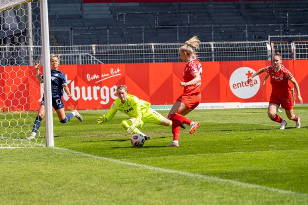 Spielszene, Offensivaktion Chiara Bouziane (1. FSV Mainz 05, 10), GER, 1. FSV Mainz 05 vs. VfL Bochum, Fussball, 2. Frauen-Bundesliga, 23. Spieltag, Saison 2025 2026, 26.04.2026, DFB REGULATIONS PROHIBIT ANY USE OF PHOTOGRAPHS AS IMAGE SEQUENCES AND OR QUASI-VIDEO, GER, 1. FSV Mainz 05 vs. VfL Bochum, Fussball, 2. Frauen-Bundesliga, 23. Spieltag, Saison 2025 2026, 26.04.2026 Mainz Copyright: xEibner-Pressefoto Jan-NiclasxGrox EP_JGG