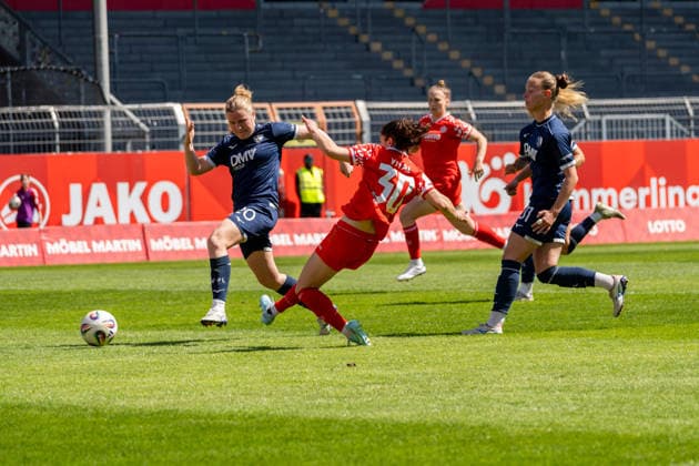 Spielszene, Schuss, Abschluss Vital Kats (1. FSV Mainz 05, 30) trifft zum Tor zum 1:0, GER, 1. FSV Mainz 05 vs. VfL Bochum, Fussball, 2. Frauen-Bundesliga, 23. Spieltag, Saison 2025 2026, 26.04.2026, DFB REGULATIONS PROHIBIT ANY USE OF PHOTOGRAPHS AS IMAGE SEQUENCES AND OR QUASI-VIDEO, GER, 1. FSV Mainz 05 vs. VfL Bochum, Fussball, 2. Frauen-Bundesliga, 23. Spieltag, Saison 2025 2026, 26.04.2026 Mainz Copyright: xEibner-Pressefoto Jan-NiclasxGrox EP_JGG