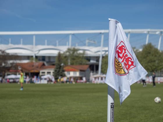 VfB Stuttgart Eckfahne mit Hintergrund MHP Arena GER, VfB Stuttgart vs. SV Meppen, Fussball, 2. Frauen Bundesliga, 23. Spieltag, Spielzeit 2025 2026, 26.04.2026 GER, VfB Stuttgart vs. SV Meppen, Fussball, 2. Frauen Bundesliga, 23. Spieltag, Spielzeit 2025 2026, 26.04.2026 Stuttgart Copyright: xEibner-Pressefoto CarstenxSchwerx EP_CSG