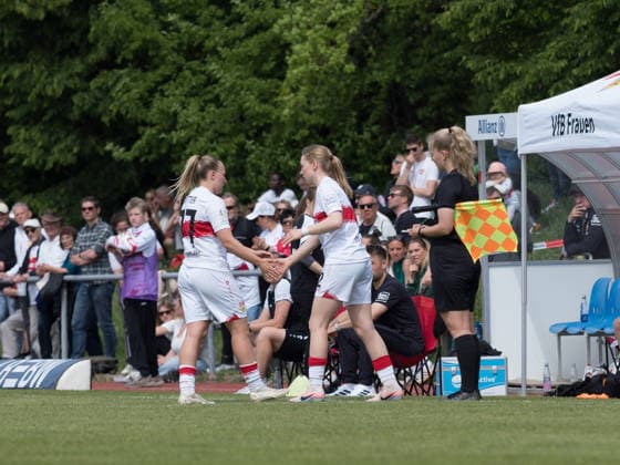 Wechsel beim VfB Stuttgart, Leonie Schetter (VfB Stuttgart, 77) raus, Linette Hofmann (VfB Stuttgart, 02) rein GER, VfB Stuttgart vs. SV Meppen, Fussball, 2. Frauen Bundesliga, 23. Spieltag, Spielzeit 2025 2026, 26.04.2026 GER, VfB Stuttgart vs. SV Meppen, Fussball, 2. Frauen Bundesliga, 23. Spieltag, Spielzeit 2025 2026, 26.04.2026 Stuttgart Copyright: xEibner-Pressefoto CarstenxSchwerx EP_CSG
