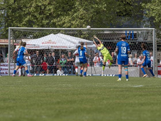 Kiara Beck (VfB Stuttgart, 01) klaert Torschuss GER, VfB Stuttgart vs. SV Meppen, Fussball, 2. Frauen Bundesliga, 23. Spieltag, Spielzeit 2025 2026, 26.04.2026 GER, VfB Stuttgart vs. SV Meppen, Fussball, 2. Frauen Bundesliga, 23. Spieltag, Spielzeit 2025 2026, 26.04.2026 Stuttgart Copyright: xEibner-Pressefoto CarstenxSchwerx EP_CSG
