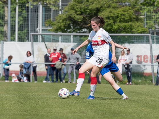 Reena Wichmann (VfB Stuttgart, 28) am Ball GER, VfB Stuttgart vs. SV Meppen, Fussball, 2. Frauen Bundesliga, 23. Spieltag, Spielzeit 2025 2026, 26.04.2026 GER, VfB Stuttgart vs. SV Meppen, Fussball, 2. Frauen Bundesliga, 23. Spieltag, Spielzeit 2025 2026, 26.04.2026 Stuttgart Copyright: xEibner-Pressefoto CarstenxSchwerx EP_CSG