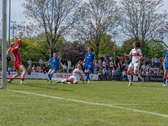 Carla Steenken (SV Meppen, 30) klaert Kopbfball von Rosa Rueckert (VfB Stuttgart, 11) GER, VfB Stuttgart vs. SV Meppen, Fussball, 2. Frauen Bundesliga, 23. Spieltag, Spielzeit 2025 2026, 26.04.2026 GER, VfB Stuttgart vs. SV Meppen, Fussball, 2. Frauen Bundesliga, 23. Spieltag, Spielzeit 2025 2026, 26.04.2026 Stuttgart Copyright: xEibner-Pressefoto CarstenxSchwerx EP_CSG