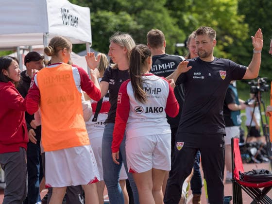 Lisa Lang (VfB Stuttgart, Managerin Sportorganisation Frauenfussball) und Nico Schneck (VfB Stuttgart, Trainer) nach dem 2:0 Sieg GER, VfB Stuttgart vs. SV Meppen, Fussball, 2. Frauen Bundesliga, 23. Spieltag, Spielzeit 2025 2026, 26.04.2026 GER, VfB Stuttgart vs. SV Meppen, Fussball, 2. Frauen Bundesliga, 23. Spieltag, Spielzeit 2025 2026, 26.04.2026 Stuttgart Copyright: xEibner-Pressefoto CarstenxSchwerx EP_CSG