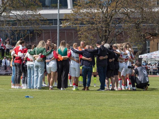 Spielerkreis des VfB Stuttgart nach Sieg GER, VfB Stuttgart vs. SV Meppen, Fussball, 2. Frauen Bundesliga, 23. Spieltag, Spielzeit 2025 2026, 26.04.2026 GER, VfB Stuttgart vs. SV Meppen, Fussball, 2. Frauen Bundesliga, 23. Spieltag, Spielzeit 2025 2026, 26.04.2026 Stuttgart Copyright: xEibner-Pressefoto CarstenxSchwerx EP_CSG