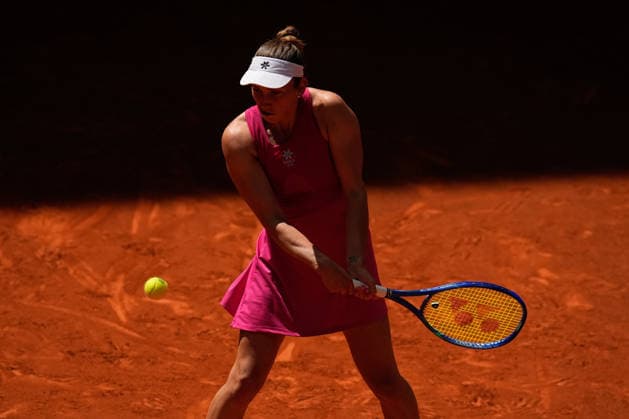 April 26, 2026, Madrid, Madrid, Spain: Elise Mertens of Belgium in action against Karolina Pliskova of Czech Republic during the Mutua Madrid Open 2026, ATP, Tennis Herren Masters 1000 and WTA, Tennis Damen 1000, at La Caja Magica on April 26, 2026 in Madrid, Spain. Madrid Spain - ZUMAa181 20260426_zaa_a181_225 Copyright: xDennisxAgyemanx