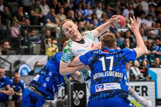 Omar Ingi Magnusson (SC Magdeburg 14) vs. Samuel Roethlisberger (TVB Stuttgart, 17) und verdeckt Linus Schmid (TVB Stuttgart, 18) GER, TVB Stuttgart - SC Magdeburg, DAIKIN HBL, Handball, Bundesliga, 29. Spieltag, Spielzeit 2025 2026, 26.04.2026 GER, TVB Stuttgart - SC Magdeburg, DAIKIN HBL, Handball, Bundesliga, 29. Spieltag, Spielzeit 2025 2026, 26.04.2026 Stuttgart Copyright: xSandyxDinkelackerx EP_SDR