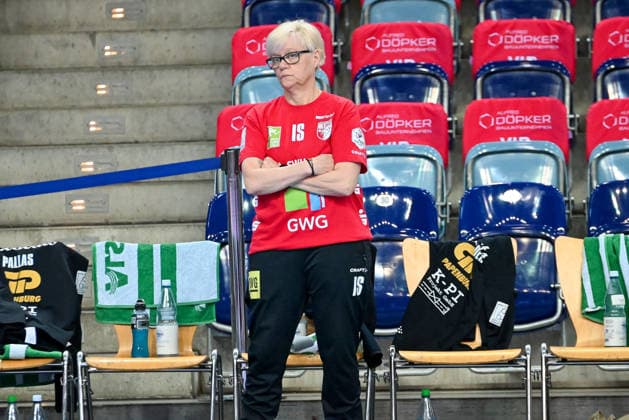 Ines Seidler (SV Union Halle-Neustadt, Trainerin) VfL Oldenburg vs. SV Union Halle-Neustadt, ALSCO Handball Bundesliga Frauen, Playoffs, 2. Spieltag, Saison 2025 2026, 25.04.2026, VfL Oldenburg vs. SV Union Halle-Neustadt, ALSCO Handball Bundesliga Frauen, Playoffs, 2. Spieltag, Saison 2025 2026, 25.04.2026 Oldenburg Copyright: xEibner-Pressefoto RobertxGertzenx EP_RGN