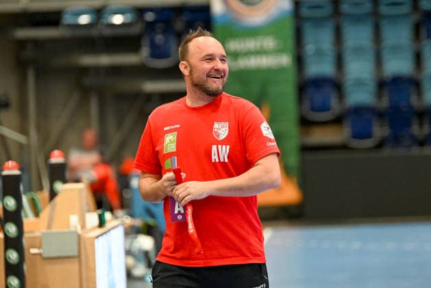 Andreas Wiese (SV Union Halle-Neustadt, Torwarttrainer) VfL Oldenburg vs. SV Union Halle-Neustadt, ALSCO Handball Bundesliga Frauen, Playoffs, 2. Spieltag, Saison 2025 2026, 25.04.2026, VfL Oldenburg vs. SV Union Halle-Neustadt, ALSCO Handball Bundesliga Frauen, Playoffs, 2. Spieltag, Saison 2025 2026, 25.04.2026 Oldenburg Copyright: xEibner-Pressefoto RobertxGertzenx EP_RGN
