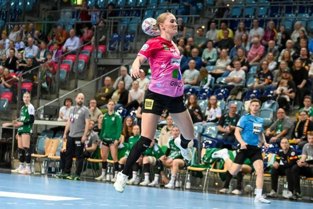 Marie Polakova (SV Union Halle-Neustadt, 23) wirft VfL Oldenburg vs. SV Union Halle-Neustadt, ALSCO Handball Bundesliga Frauen, Playoffs, 2. Spieltag, Saison 2025 2026, 25.04.2026, VfL Oldenburg vs. SV Union Halle-Neustadt, ALSCO Handball Bundesliga Frauen, Playoffs, 2. Spieltag, Saison 2025 2026, 25.04.2026 Oldenburg Copyright: xEibner-Pressefoto RobertxGertzenx EP_RGN