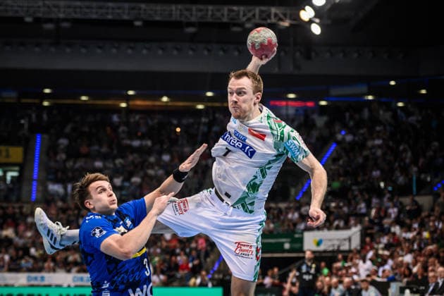 Felix Claar (SC Magdeburg 07) vs. Max Haefner (TVB Stuttgart, 03) GER, TVB Stuttgart - SC Magdeburg, DAIKIN HBL, Handball, Bundesliga, 29. Spieltag, Spielzeit 2025 2026, 26.04.2026 GER, TVB Stuttgart - SC Magdeburg, DAIKIN HBL, Handball, Bundesliga, 29. Spieltag, Spielzeit 2025 2026, 26.04.2026 Stuttgart Copyright: xSandyxDinkelackerx EP_SDR