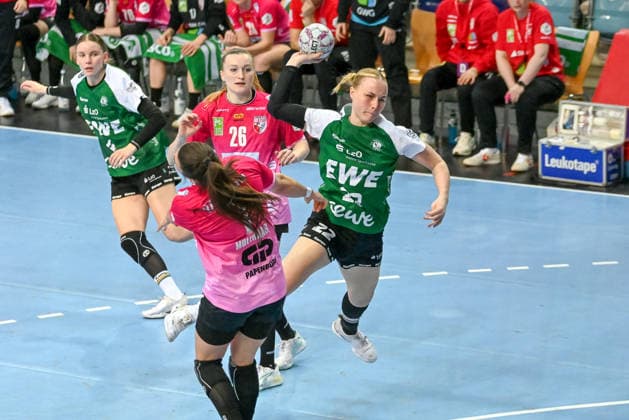Lotta Roepcke (VfL Oldenburg, 22) setzt sich durch VfL Oldenburg vs. SV Union Halle-Neustadt, ALSCO Handball Bundesliga Frauen, Playoffs, 2. Spieltag, Saison 2025 2026, 25.04.2026, VfL Oldenburg vs. SV Union Halle-Neustadt, ALSCO Handball Bundesliga Frauen, Playoffs, 2. Spieltag, Saison 2025 2026, 25.04.2026 Oldenburg Copyright: xEibner-Pressefoto RobertxGertzenx EP_RGN