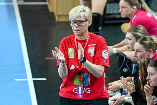 Ines Seidler (SV Union Halle-Neustadt, Trainerin) gestikuliert VfL Oldenburg vs. SV Union Halle-Neustadt, ALSCO Handball Bundesliga Frauen, Playoffs, 2. Spieltag, Saison 2025 2026, 25.04.2026, VfL Oldenburg vs. SV Union Halle-Neustadt, ALSCO Handball Bundesliga Frauen, Playoffs, 2. Spieltag, Saison 2025 2026, 25.04.2026 Oldenburg Copyright: xEibner-Pressefoto RobertxGertzenx EP_RGN