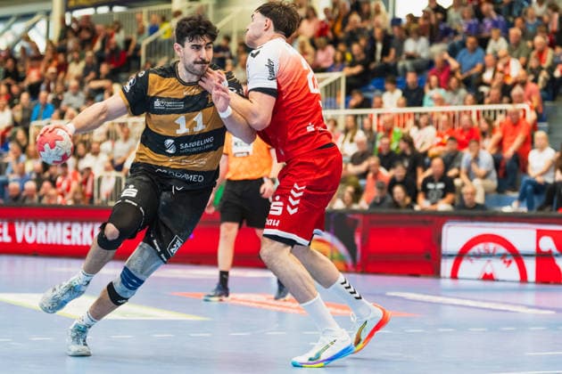 Doruk Pehlivan (HC Elbflorenz 2006, 11) im Zweikampf mit Felix Eißing (TuSEM Essen, 21) TuSEM Essen vs. HC Elbflorenz Dresden, Handball, 2.HBL, 29.Spieltag, Saison 2025 26, 26.04.2026, TuSEM Essen vs. HC Elbflorenz Dresden, Handball, 2.HBL, 29.Spieltag, Saison 2025 26, 26.04.2026 Essen Copyright: xEibner-Pressefoto LukasxBaldygax EP_LBA