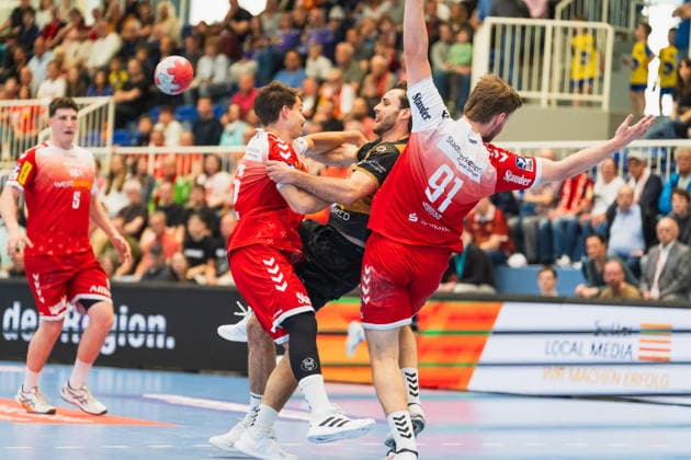 Sebastian Greß (HC Elbflorenz 2006, 25) beim Rueckwaertspass TuSEM Essen vs. HC Elbflorenz Dresden, Handball, 2.HBL, 29.Spieltag, Saison 2025 26, 26.04.2026, TuSEM Essen vs. HC Elbflorenz Dresden, Handball, 2.HBL, 29.Spieltag, Saison 2025 26, 26.04.2026 Essen Copyright: xEibner-Pressefoto LukasxBaldygax EP_LBA