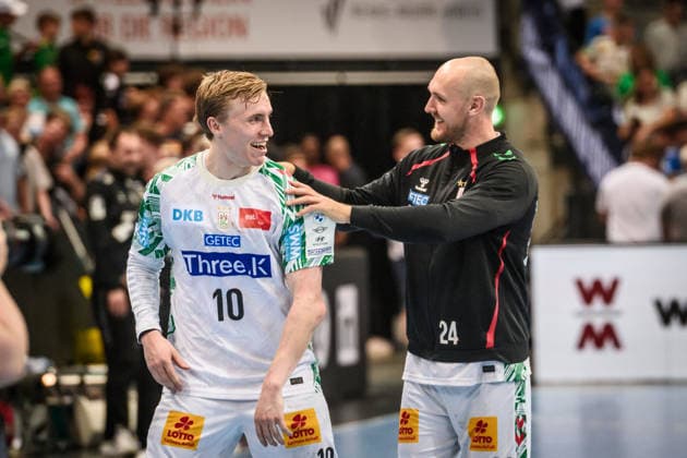 Gisli Thorgeir Kristjansson (SC Magdeburg 10) und Christian OÂ Sullivan (SC Magdeburg 24) - freuen sich gemeinsam ueber Auswaertssieg gegen den TVB Stuttgart GER, TVB Stuttgart - SC Magdeburg, DAIKIN HBL, Handball, Bundesliga, 29. Spieltag, Spielzeit 2025 2026, 26.04.2026 GER, TVB Stuttgart - SC Magdeburg, DAIKIN HBL, Handball, Bundesliga, 29. Spieltag, Spielzeit 2025 2026, 26.04.2026 Stuttgart Copyright: xSandyxDinkelackerx EP_SDR