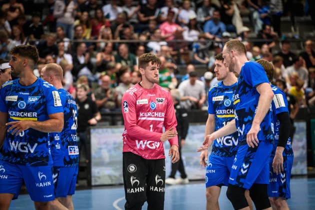 Mateusz Kornecki (TVB Stuttgart, 01), Mitte und Team - sichtlich enttaeuscht nach Niederlage gegen den SC Magdeburg GER, TVB Stuttgart - SC Magdeburg, DAIKIN HBL, Handball, Bundesliga, 29. Spieltag, Spielzeit 2025 2026, 26.04.2026 GER, TVB Stuttgart - SC Magdeburg, DAIKIN HBL, Handball, Bundesliga, 29. Spieltag, Spielzeit 2025 2026, 26.04.2026 Stuttgart Copyright: xSandyxDinkelackerx EP_SDR