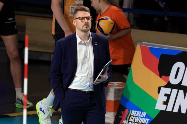 DEU, DVV, 1.VBL, BR Volleys vs. Friedrichshafen, 26.04.2026, Max-Schmeling-Halle, Berlin, DEU, DVV, 1.VBL, BR Volleys vs. Friedrichshafen, im Bild Co-Trainer Markus Steuerwald (BR Volleys)