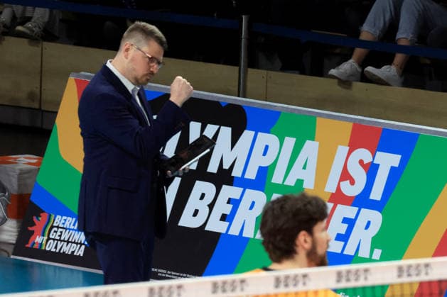 DEU, DVV, 1.VBL, BR Volleys vs. Friedrichshafen, 26.04.2026, Max-Schmeling-Halle, Berlin, DEU, DVV, 1.VBL, BR Volleys vs. Friedrichshafen, im Bild Co-Trainer Markus Steuerwald (BR Volleys), Florian Krage-Brewitz (BR Volleys 12)