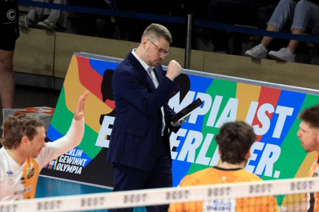 DEU, DVV, 1.VBL, BR Volleys vs. Friedrichshafen, 26.04.2026, Max-Schmeling-Halle, Berlin, DEU, DVV, 1.VBL, BR Volleys vs. Friedrichshafen, im Bild Co-Trainer Markus Steuerwald (BR Volleys)