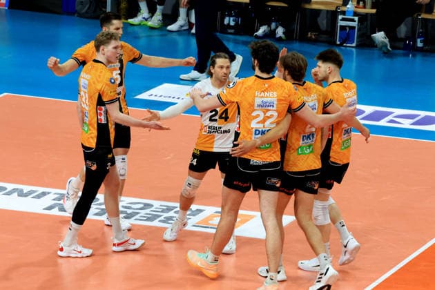DEU, DVV, 1.VBL, BR Volleys vs. Friedrichshafen, 26.04.2026, Max-Schmeling-Halle, Berlin, DEU, DVV, 1.VBL, BR Volleys vs. Friedrichshafen, im Bild BR Volleys-Spielerkreis