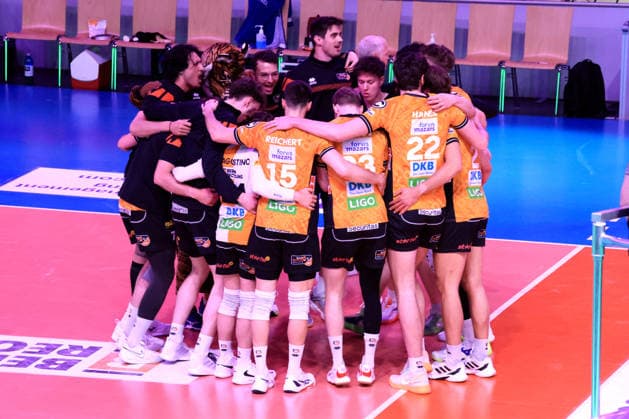 DEU, DVV, 1.VBL, BR Volleys vs. Friedrichshafen, 26.04.2026, Max-Schmeling-Halle, Berlin, DEU, DVV, 1.VBL, BR Volleys vs. Friedrichshafen, im Bild BR Volleys-Spielerkreis