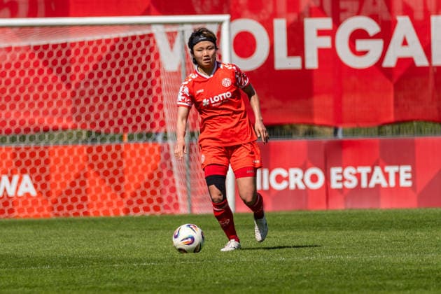 Freisteller, Portrait Suguri Hashitani (1. FSV Mainz 05, 25) mit Ball, GER, 1. FSV Mainz 05 vs. VfL Bochum, Fussball, 2. Frauen-Bundesliga, 23. Spieltag, Saison 2025 2026, 26.04.2026, DFB REGULATIONS PROHIBIT ANY USE OF PHOTOGRAPHS AS IMAGE SEQUENCES AND OR QUASI-VIDEO, GER, 1. FSV Mainz 05 vs. VfL Bochum, Fussball, 2. Frauen-Bundesliga, 23. Spieltag, Saison 2025 2026, 26.04.2026 Mainz Copyright: xEibner-Pressefoto Jan-NiclasxGrox EP_JGG
