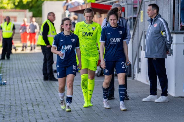 v.l. Emely Joester (VfL Bochum, 16), Kari Naerdemann (VfL Bochum, 01), Alina Angerer (VfL Bochum, 24) auf dem Weg in die Kabine, GER, 1. FSV Mainz 05 vs. VfL Bochum, Fussball, 2. Frauen-Bundesliga, 23. Spieltag, Saison 2025 2026, 26.04.2026, DFB REGULATIONS PROHIBIT ANY USE OF PHOTOGRAPHS AS IMAGE SEQUENCES AND OR QUASI-VIDEO, GER, 1. FSV Mainz 05 vs. VfL Bochum, Fussball, 2. Frauen-Bundesliga, 23. Spieltag, Saison 2025 2026, 26.04.2026 Mainz Copyright: xEibner-Pressefoto Jan-NiclasxGrox EP_JGG