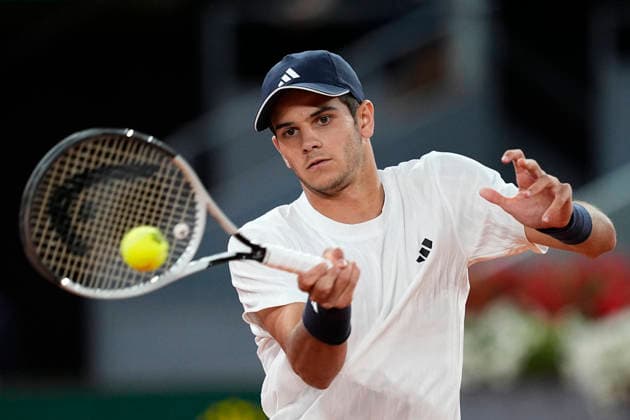 April 26, 2026, Madrid, Madrid, Spain: Rafael Jodar of Spain plays against Joao Fonseca of Brazil during the Mutua Madrid Open 2026, ATP, Tennis Herren Masters 1000 and WTA, Tennis Damen 1000, at La Caja Magica on April 26, 2026 in Madrid, Spain. Mutua Madrid Open 2026 - Day 7 - ZUMAa181 20260426_zaa_a181_742 Copyright: xOscarxJ.xBarrosox