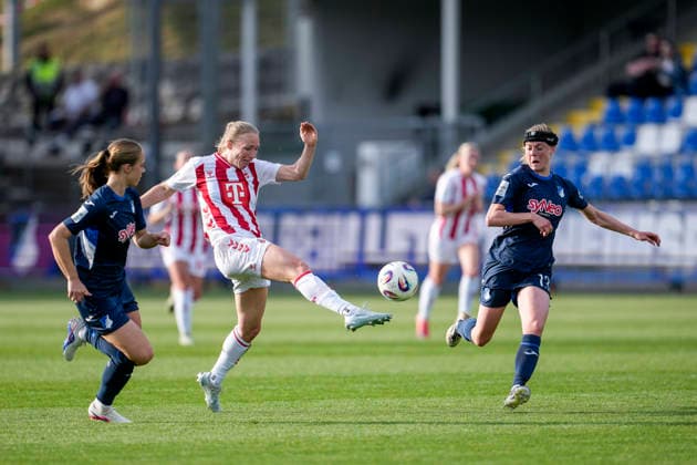 v.li.: Jamilla Sofia Rankin (TSG, 5), Pauline Bremer (Köln, 11), Wielle Douma (Wianda Ellen Geertruida Douma, TSG, 13), Aktion, Action, Spielszene, Torschuss, Schuss aufs Tor, Torchance, Chance, 27.04.2026, Sinsheim (Hoffenheim) (Deutschland), Fussball, Google Pixel Frauen-Bundesliga, TSG 1899 Hoffenheim - 1. FC Köln, DFB DFL REGULATIONS PROHIBIT ANY USE OF PHOTOGRAPHS AS IMAGE SEQUENCES AND OR QUASI-VIDEO.