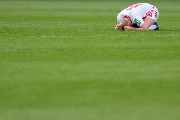 Laura Vogt (Köln, 8), Spielerin, Spielerinnen des 1. FC Köln, enttäuscht über die Niederlage, Enttäuschung nach dem Schlusspfiff, Highlight, Verlierer, verloren, Frustration, disappointed, pessimistisch, 27.04.2026, Sinsheim (Hoffenheim) (Deutschland), Fussball, Google Pixel Frauen-Bundesliga, TSG 1899 Hoffenheim - 1. FC Köln, DFB DFL REGULATIONS PROHIBIT ANY USE OF PHOTOGRAPHS AS IMAGE SEQUENCES AND OR QUASI-VIDEO.