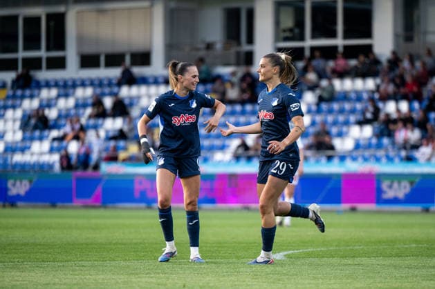 TSG Hoffenheim vs 1. FC Köln, Fussball Frauen Bundesliga, 23. Spieltag 27.04.2026, Dietmar-Hopp-Stadion, Hoffenheim, TSG Hoffenheim vs 1. FC Köln, Fussball Frauen Bundesliga, 23. Spieltag, im Bild Selina Cerci (TSG Hoffenheim, 29), Jill Janssens (TSG Hoffenheim, 09) jubeln ueber das Tor zum 5:2,