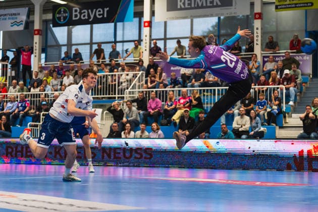 03 mit einem Wurf auf das Tor von Christian Simonsen (TSV Bayer Dormagen, 20) TSV Dormagen vs. 1.VFL Potsdam, Handball, 2.HBL, 29.Spieltag, Saison 2025 26, 27.04.2026, TSV Dormagen vs. 1.VFL Potsdam, Handball, 2.HBL, 29.Spieltag, Saison 2025 26, 27.04.2026 Dormagen Copyright: xEibner-Pressefoto LukasxBaldygax EP_LBA