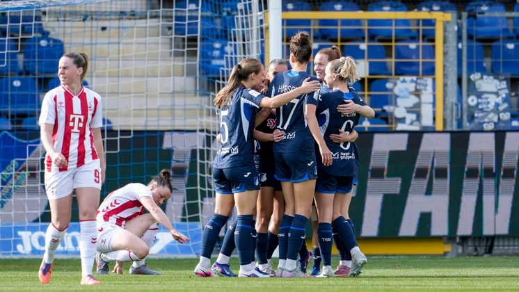 Spielerinnen der TSG 1899 Hoffenheim, jubeln über das Tor zum 1:0, Jubel, Torjubel, Torerfolg, celebrate the goal, goal, celebration, jubelt ueber das Tor, Freuen, Freude, freut sich, optimistisch, positiv, Spielszene, Highlight, Action, Aktion, 27.04.2026, Sinsheim (Hoffenheim) (Deutschland), Fussball, Google Pixel Frauen-Bundesliga, TSG 1899 Hoffenheim - 1. FC Köln, DFB DFL REGULATIONS PROHIBIT ANY USE OF PHOTOGRAPHS AS IMAGE SEQUENCES AND OR QUASI-VIDEO.