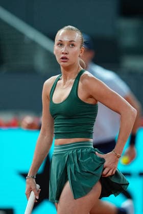 April 27, 2026, Madrid, Madrid, Spain: Anastasia Potapova of Austria in action against Elena Rybakina of Kazakhstan during the Mutua Madrid Open 2026, ATP, Tennis Herren Masters 1000 and WTA, Tennis Damen 1000, at La Caja Magica on April 27, 2026 in Madrid, Spain. Madrid Spain - ZUMAa181 20260427_zaa_a181_617 Copyright: xDennisxAgyemanx