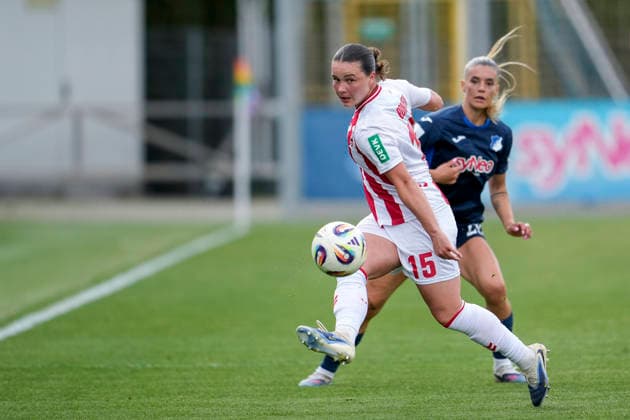 v.li.: Amelie Bohnen (Köln, 15), Selina Cerci (TSG, 29), Zweikampf, Spielszene, Duell, duel, tackle, tackling, Dynamik, Action, Aktion, 27.04.2026, Sinsheim (Hoffenheim) (Deutschland), Fussball, Google Pixel Frauen-Bundesliga, TSG 1899 Hoffenheim - 1. FC Köln, DFB DFL REGULATIONS PROHIBIT ANY USE OF PHOTOGRAPHS AS IMAGE SEQUENCES AND OR QUASI-VIDEO.