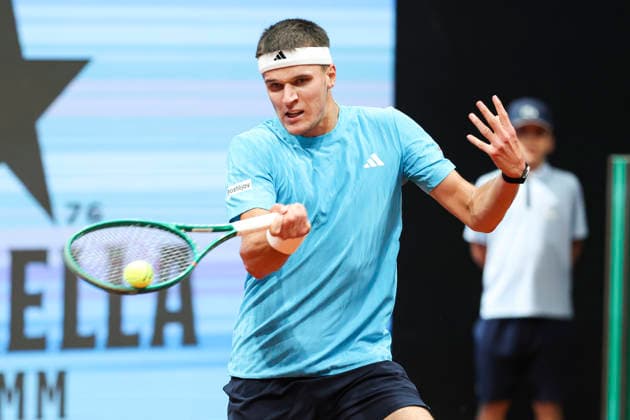 April 27, 2026, Madrid, Madrid, Spain: Jakub Mensik of Czech Republic plays against Karen Khachanov of Russia during the Mutua Madrid Open 2026, ATP, Tennis Herren Masters 1000 and WTA, Tennis Damen 1000, at La Caja Magica on April 27, 2026 in Madrid, Spain. Madrid Spain - ZUMAa181 20260427_zaa_a181_695 Copyright: xIrinaxR.xHipolitox