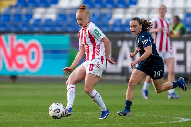 v.li.: Laura Vogt (Köln, 8), Marie Steiner (TSG, 19), Zweikampf, Spielszene, Duell, duel, tackle, tackling, Dynamik, Action, Aktion, 27.04.2026, Sinsheim (Hoffenheim) (Deutschland), Fussball, Google Pixel Frauen-Bundesliga, TSG 1899 Hoffenheim - 1. FC Köln, DFB DFL REGULATIONS PROHIBIT ANY USE OF PHOTOGRAPHS AS IMAGE SEQUENCES AND OR QUASI-VIDEO.