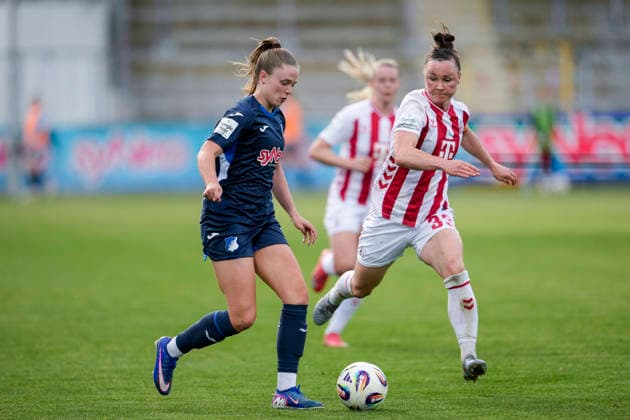 v.li.: Valesca Ampoorter (TSG, 18), Marina Hegering (Köln, 33, Kapitänin), Zweikampf, Spielszene, Duell, duel, tackle, tackling, Dynamik, Action, Aktion, 27.04.2026, Sinsheim (Hoffenheim) (Deutschland), Fussball, Google Pixel Frauen-Bundesliga, TSG 1899 Hoffenheim - 1. FC Köln, DFB DFL REGULATIONS PROHIBIT ANY USE OF PHOTOGRAPHS AS IMAGE SEQUENCES AND OR QUASI-VIDEO.