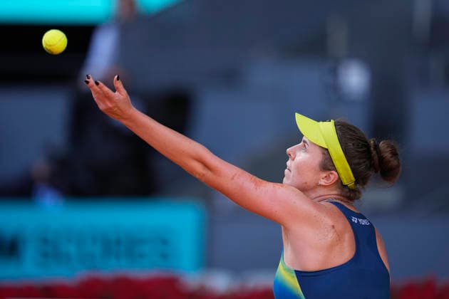 April 27, 2026, Madrid, Madrid, Spain: Linda Noskova of Czech Republic plays against Coco Gauff of USA during the Mutua Madrid Open 2026, ATP, Tennis Herren Masters 1000 and WTA, Tennis Damen 1000, at La Caja Magica on April 27, 2026 in Madrid, Spain. Madrid Spain - ZUMAa181 20260427_zaa_a181_806 Copyright: xOscarxJ.xBarrosox