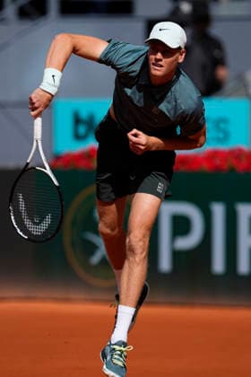 April 28, 2026, Madrid, Madrid, Spain: Jannik Sinner of Italy plays against Cameron Norrie of Great Britain during the Mutua Madrid Open 2026, ATP, Tennis Herren Masters 1000 and WTA, Tennis Damen 1000, at La Caja Magica on April 28, 2026 in Madrid, Spain. Mutua Madrid Open 2026 - Day 9 - ZUMAa181 20260428_zaa_a181_007 Copyright: xOscarxJ.xBarrosox