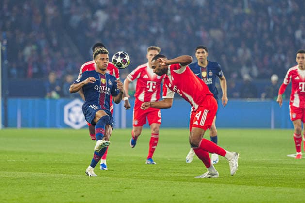 Dà sirà Douà (Paris St. Germain, 14), Jonathan Tah (FC Bayern München, 04) FRA, Paris St. Germain vs. FC Bayern München, Fussball, UEFA Champions League, Halbfinale, Spielzeit 2025 2026, 28.04.2026 FRA, Paris St. Germain vs. FC Bayern München, Fussball, UEFA Champions League, Halbfinale, Spielzeit 2025 2026, 28.04.2026 Paris Copyright: xEibner-Pressefoto MarcelxvonxFehrnx EP_MFN
