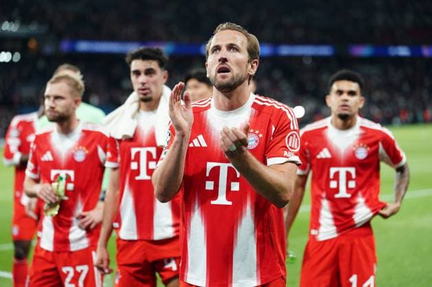 Harry Kane of Bayern Munich salutes the traveling fans at the end of the match Paris Saint-Germain v Bayern Munich, UEFA Champions League, Semi Final, First Leg, Football, Parc des Princes, Paris, France - 28 Apr 2026Paris Parc des Princes France EDITORIAL USE ONLY No use with unauthorised audio, video, data, fixture lists, club league logos or live services. Online in-match use limited to 120 images, no video emulation. No use in betting, games or single club league player publications. Copyright: xDavexWinter Shutterstockx 16847969do