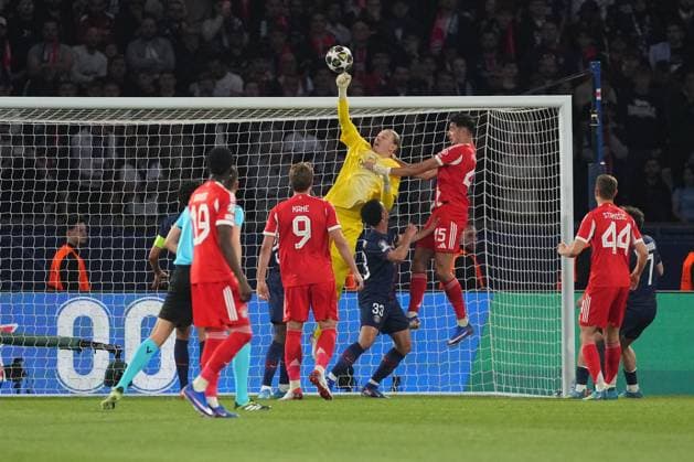 Matvey Safonov of PSG punches clear Paris Saint-Germain v Bayern Munich, UEFA Champions League, Semi Final, First Leg, Football, Parc des Princes, Paris, France - 28 Apr 2026Paris Parc des Princes France EDITORIAL USE ONLY No use with unauthorised audio, video, data, fixture lists, club league logos or live services. Online in-match use limited to 120 images, no video emulation. No use in betting, games or single club league player publications. Copyright: xDavexWinter Shutterstockx 16847969hh
