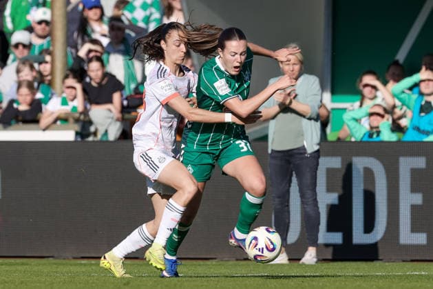 v.li.: Natallia Padilla-Bidas (FC Bayern München, 23) und Mara Alber (SV Werder Bremen, 37) im Zweikampf, Duell, Dynamik, Aktion, Action, Spielszene, DIE DFB-RICHTLINIEN UNTERSAGEN JEGLICHE NUTZUNG VON FOTOS ALS SEQUENZBILDER UND ODER VIDEOÄHNLICHE FOTOSTRECKEN. DFB REGULATIONS PROHIBIT ANY USE OF PHOTOGRAPHS AS IMAGE SEQUENCES AND OR QUASI-VIDEO., 29.04.2026, Bremen (Deutschland), Fussball, Google Pixel Frauen-Bundesliga, SV Werder Bremen - FC Bayern München