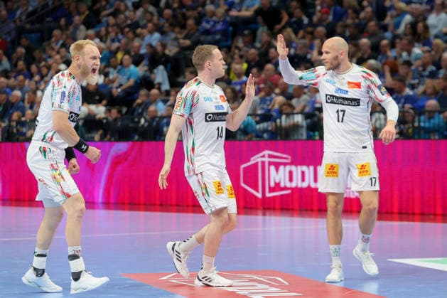 29.04.2026, xtgx, Handball, EHF Champions League 1 4 Finale, Pick Szeged - SC Magdeburg v.l. Matthias Musche (Magdeburg, 6), Omar Ingi Magnusson (Magdeburg, 14), Tim Hornke (Magdeburg, 17) Jubel, Torjubel, jubelt ueber das Tor, celebrate the goal, celebration Szegend